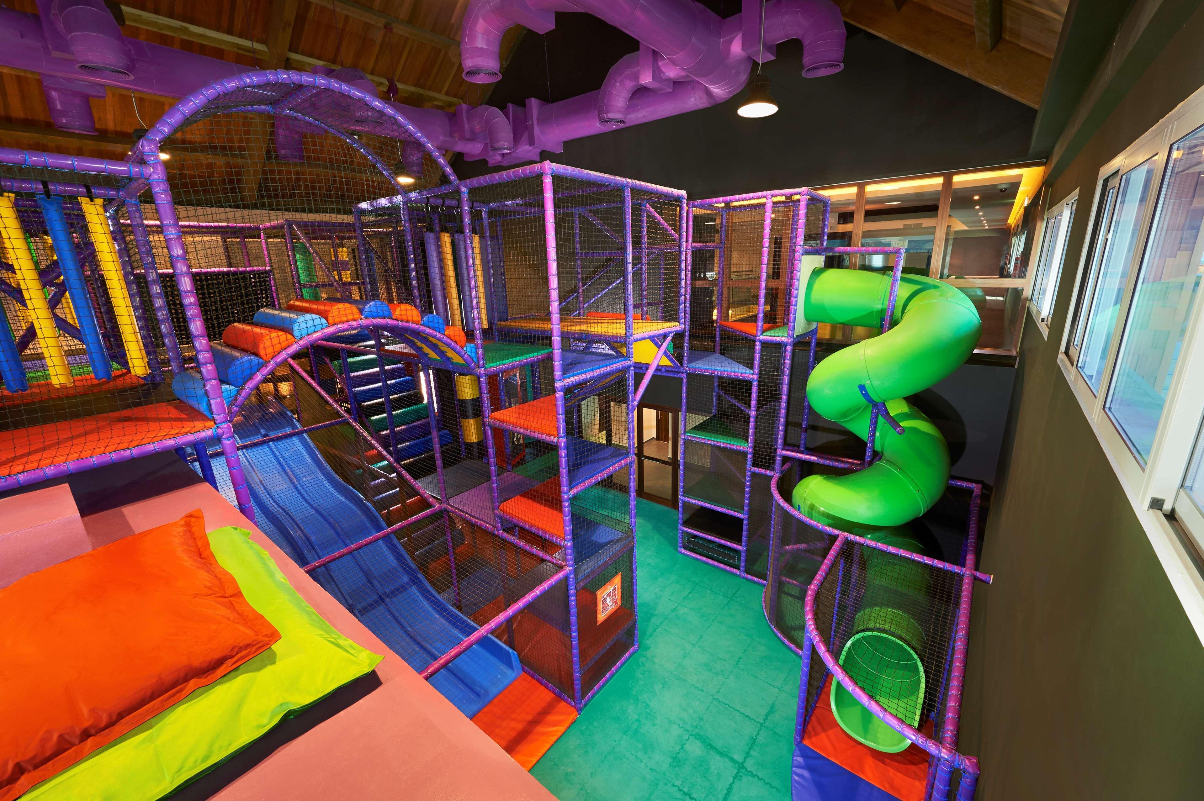 Banana Island Resort Doha By Anantara Exteriér fotografie An indoor playground