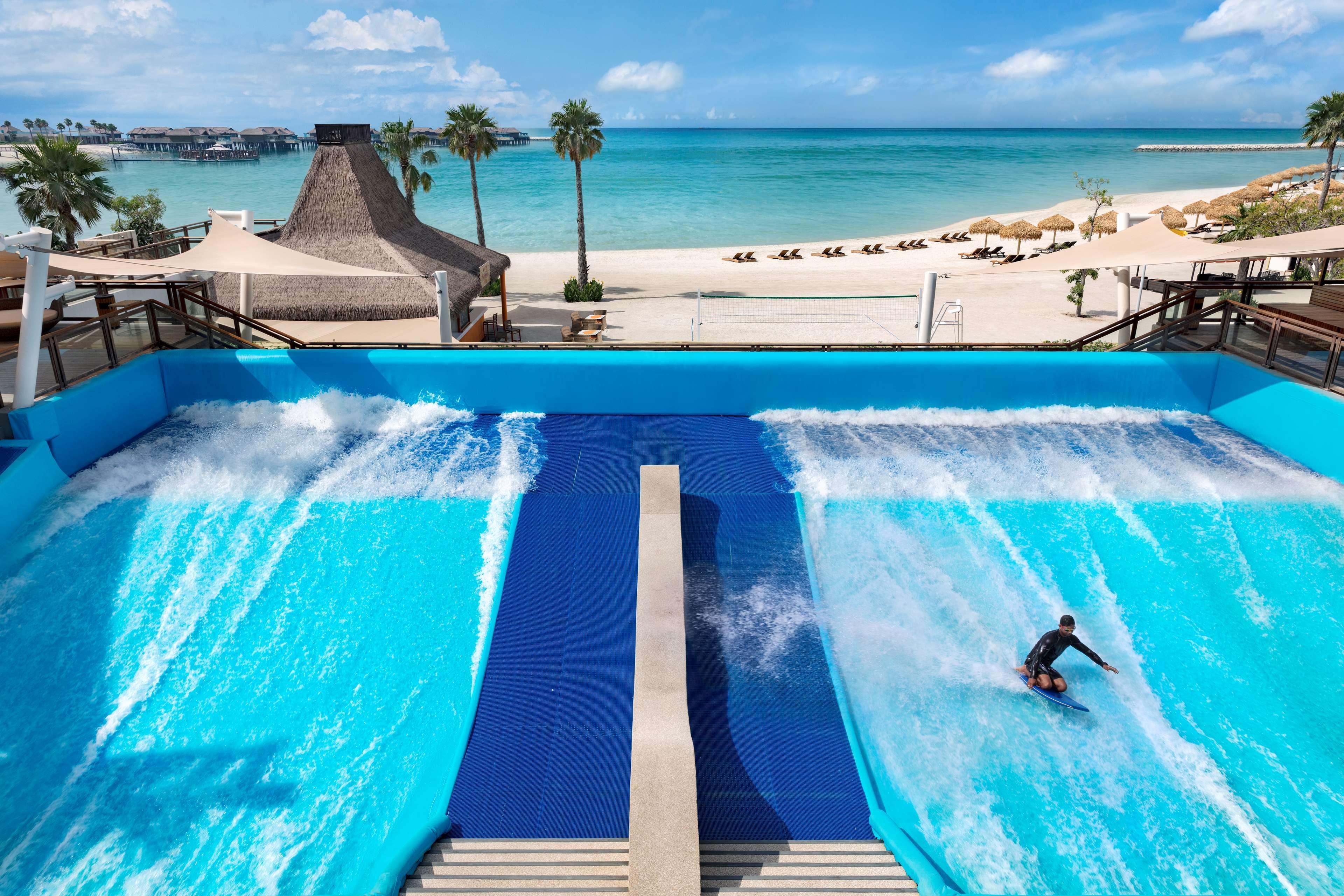 Banana Island Resort Doha By Anantara Exteriér fotografie The FlowRider at the Hard Rock Hotel