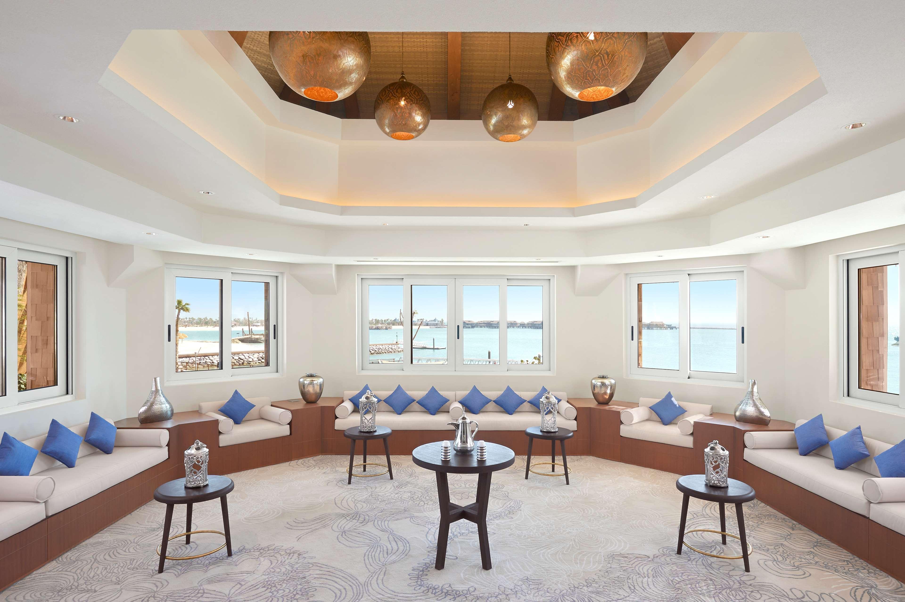 Banana Island Resort Doha By Anantara Exteriér fotografie The lounge at the airport