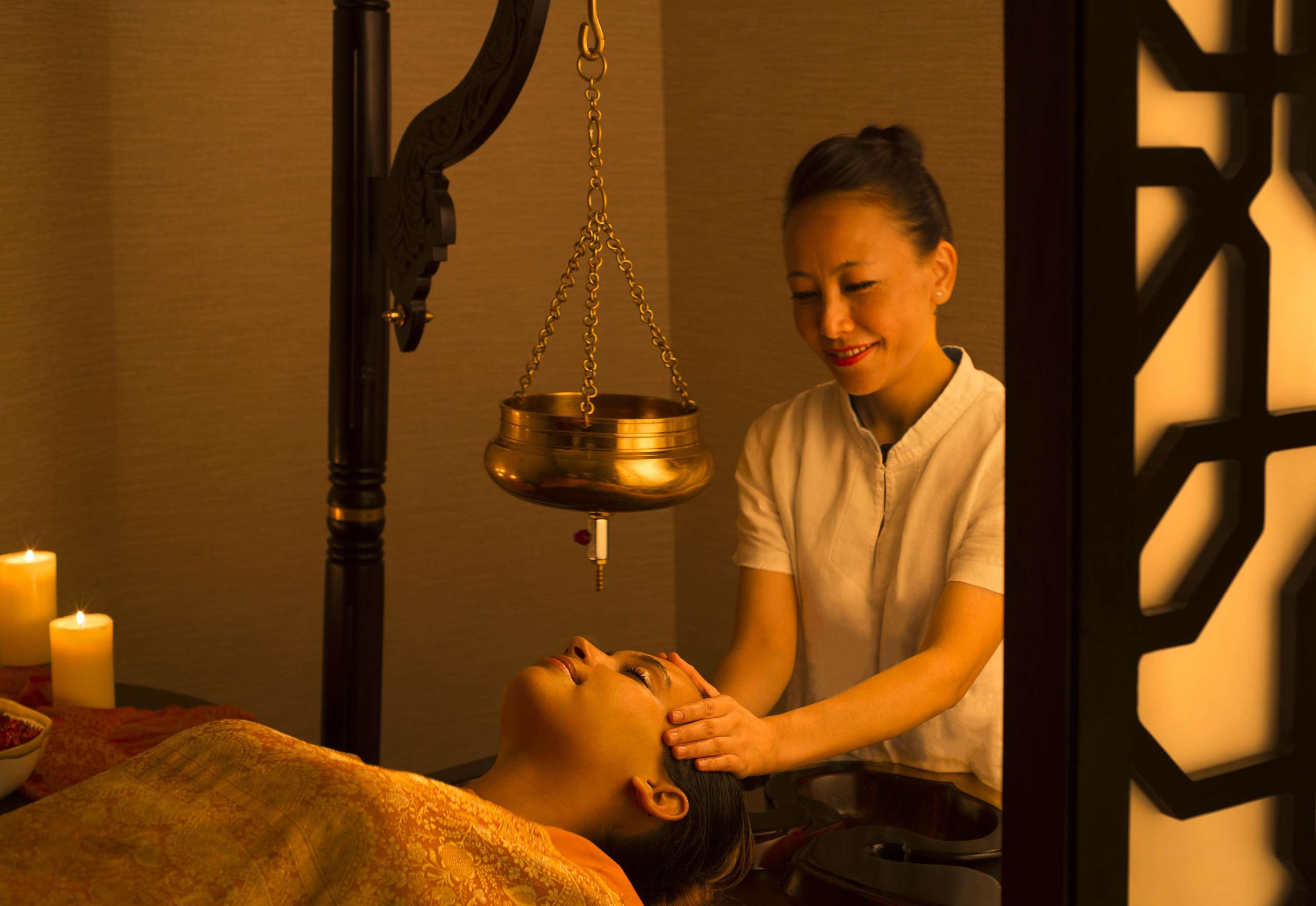 Banana Island Resort Doha By Anantara Exteriér fotografie Ayurvedic treatment at a spa